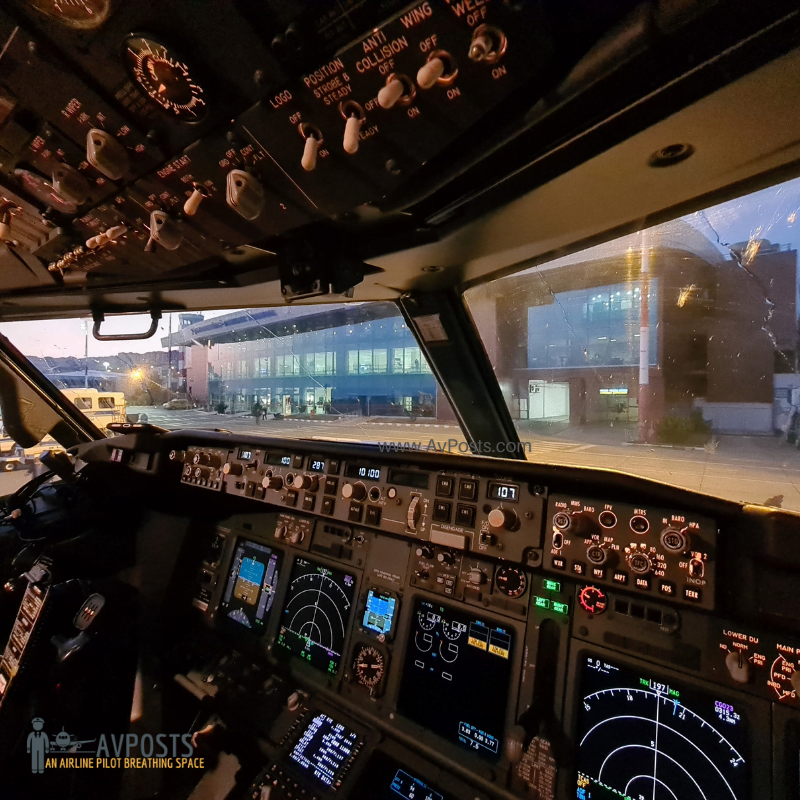 737NG Cockpit ©